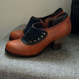 EUC Anthropologie Brown and Black Shoes - Size 6